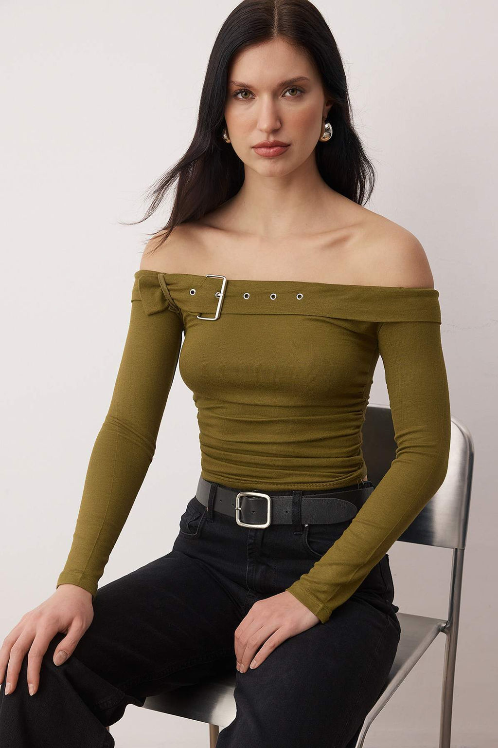 Haki Kemer Aksesuar Detayl? Fitted/Vucuda Oturan Carmen Yaka Orme Bluz TWOAW26BZ00323