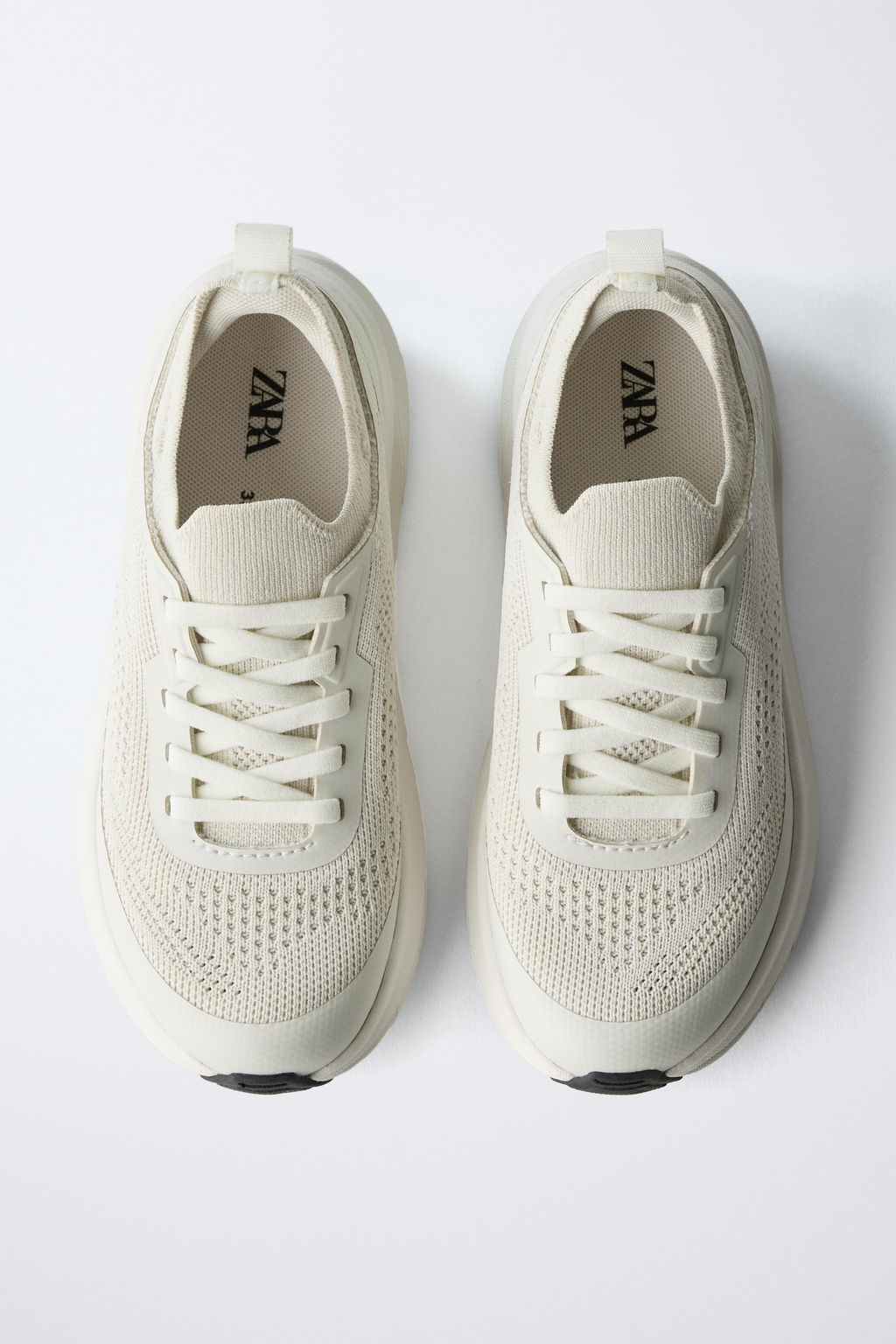 TRAINERS WITH SOLE DETAIL