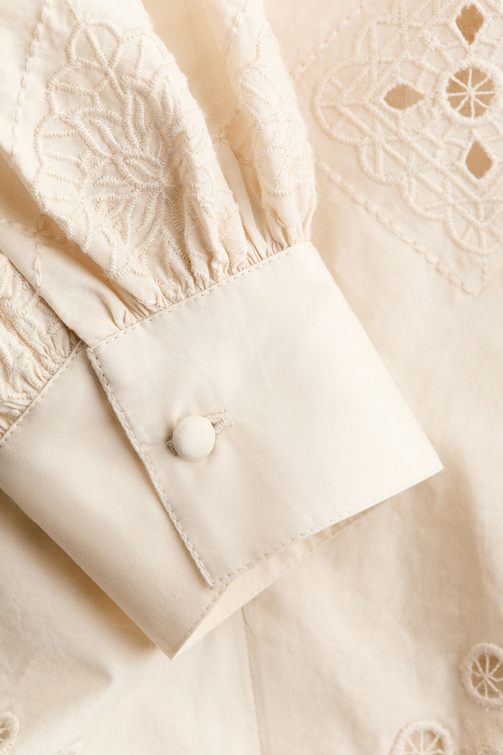 Blusa de algod?n con bordado ingl?s - H&m фото 7