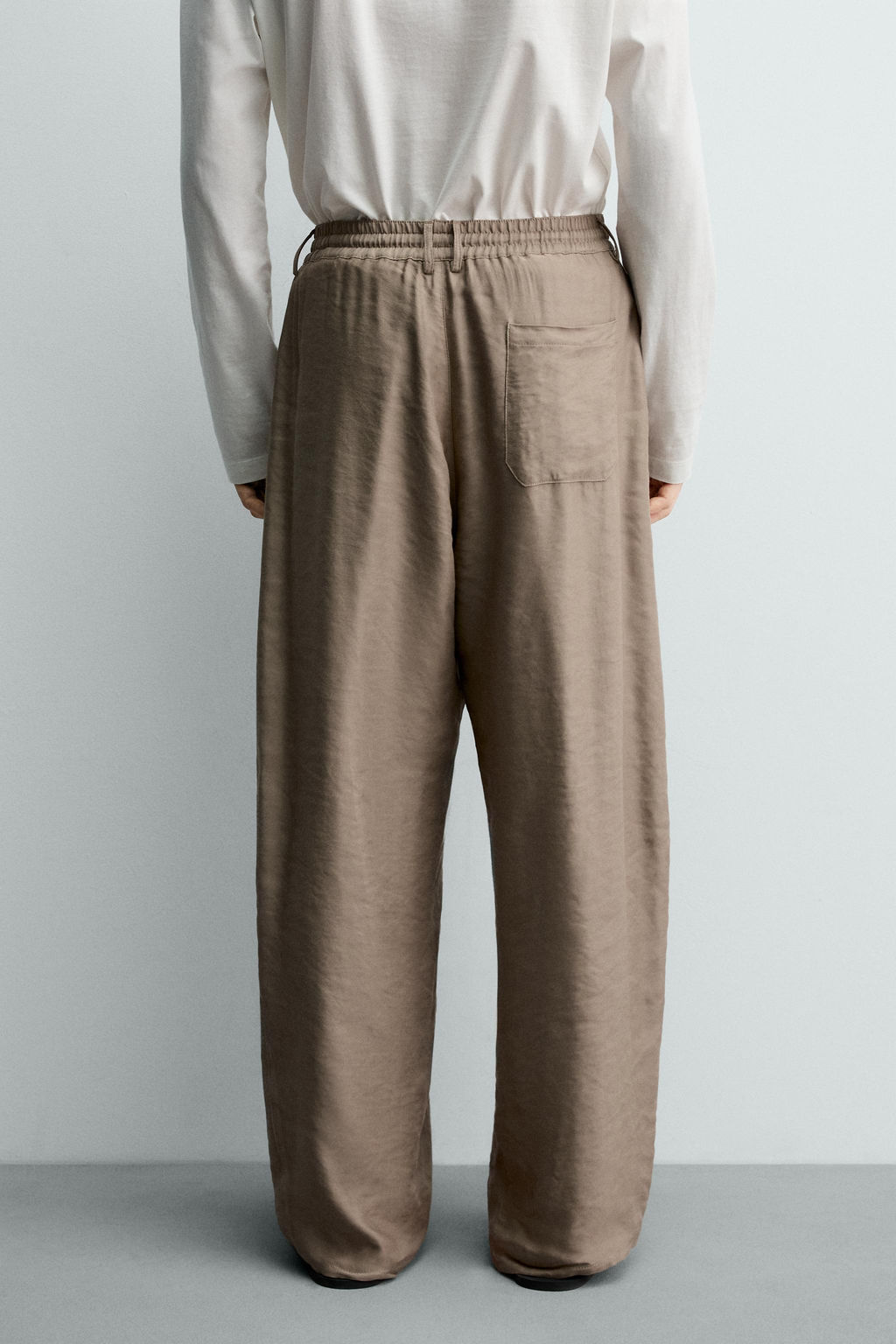 PANTAL?N FLUIDO RELAXED FIT / rosa claro