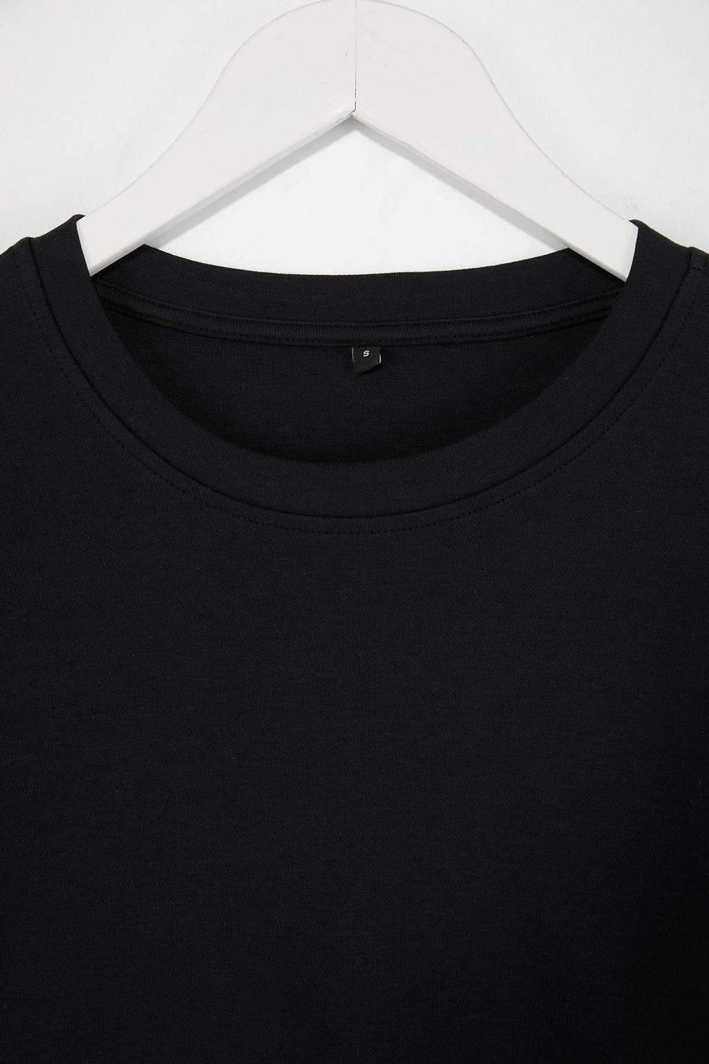 Siyah Premium Wardrobe Essentials Dusuk Omuz Regular Fit Basic T-Shirt TMNSS26TS00010