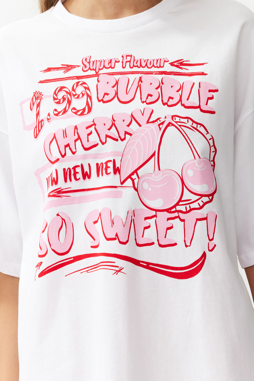 TRENDYOLMILLA Beyaz %100 Suprem Bask?l? Oversize/Rahat Kesim Orme T-Shirt TWOSS24TS00123