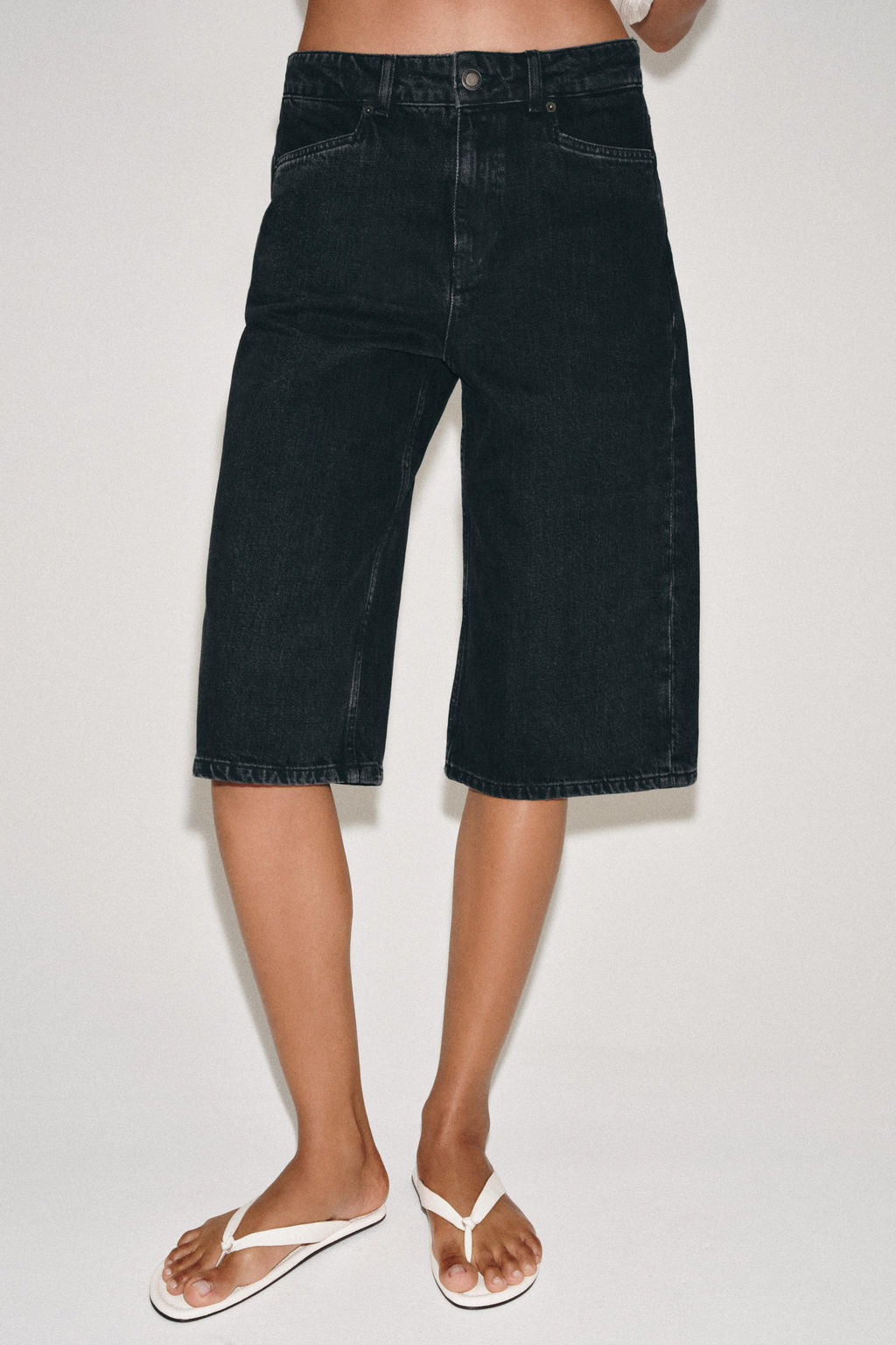 BERMUDA DENIM TIRO MEDIO ZW COLLECTION / Negro - Zara фото 2