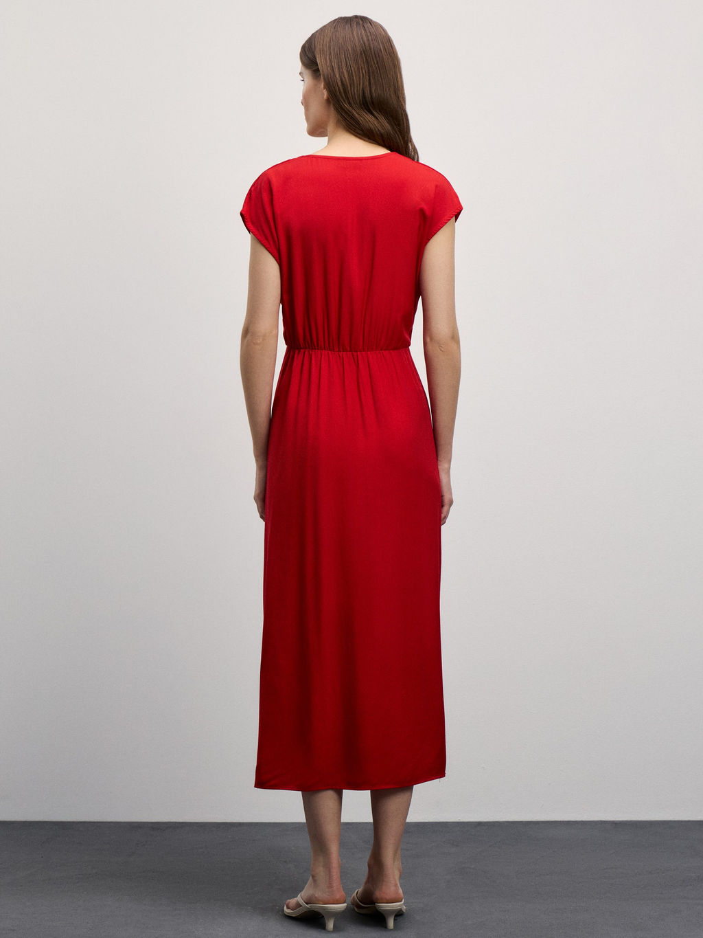 Платье миди с узлом и короткими рукавами / Zarina  фото 4