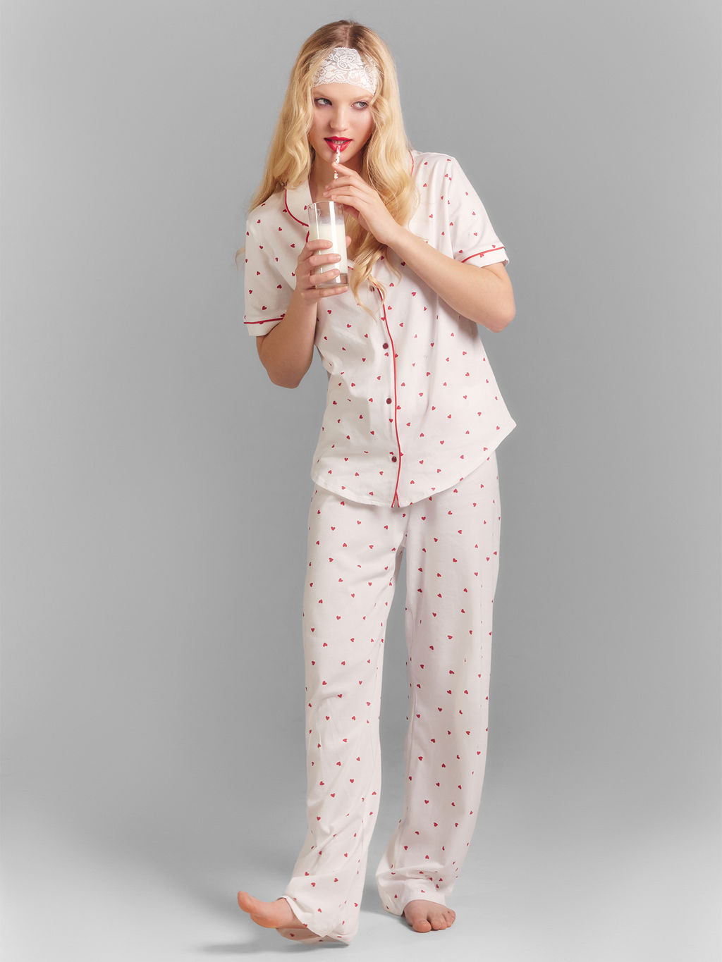 Пижама женская белая с принтом "сердечки"