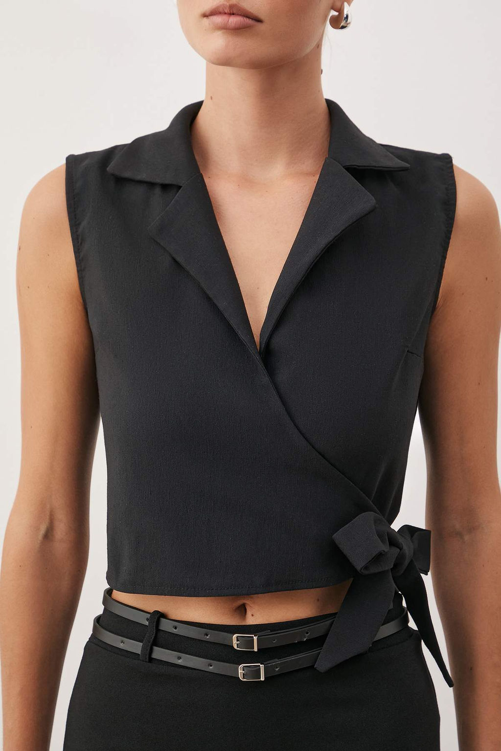 Siyah Baglamal? Crop Dokuma Keten Gorunumlu Bluz TWOSS23BZ00550