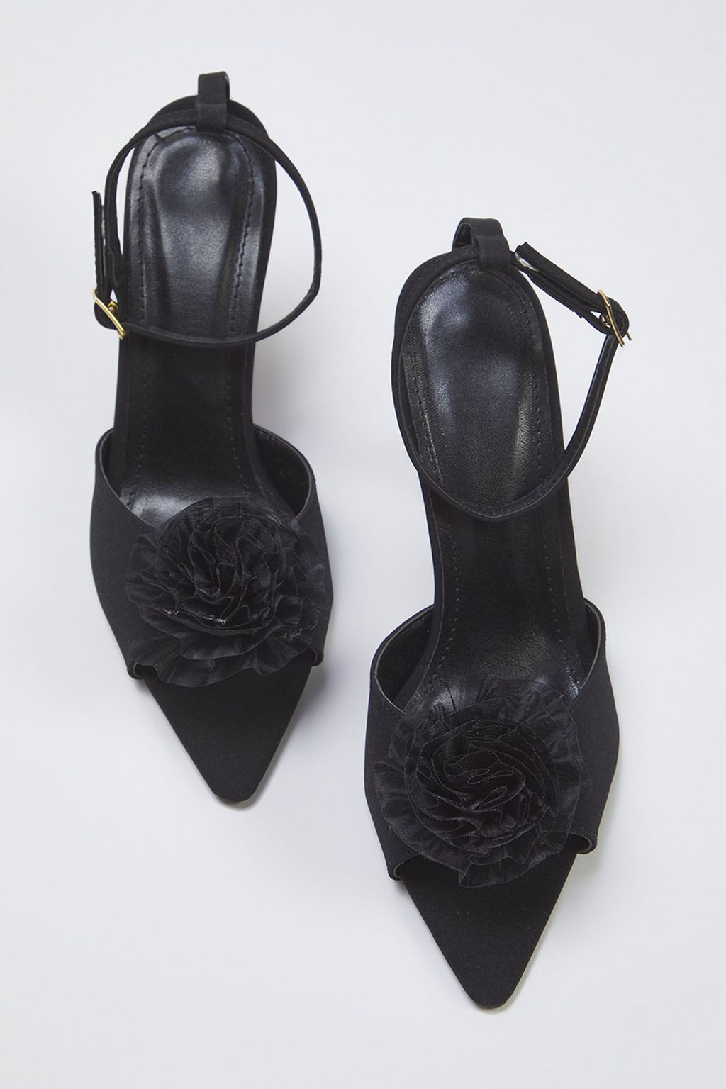 Trendyol Shoes Siyah Gul Detayl? Bilekten Baglamal? Kad?n Ince Topuklu Sandalet TAKSS25TO00044