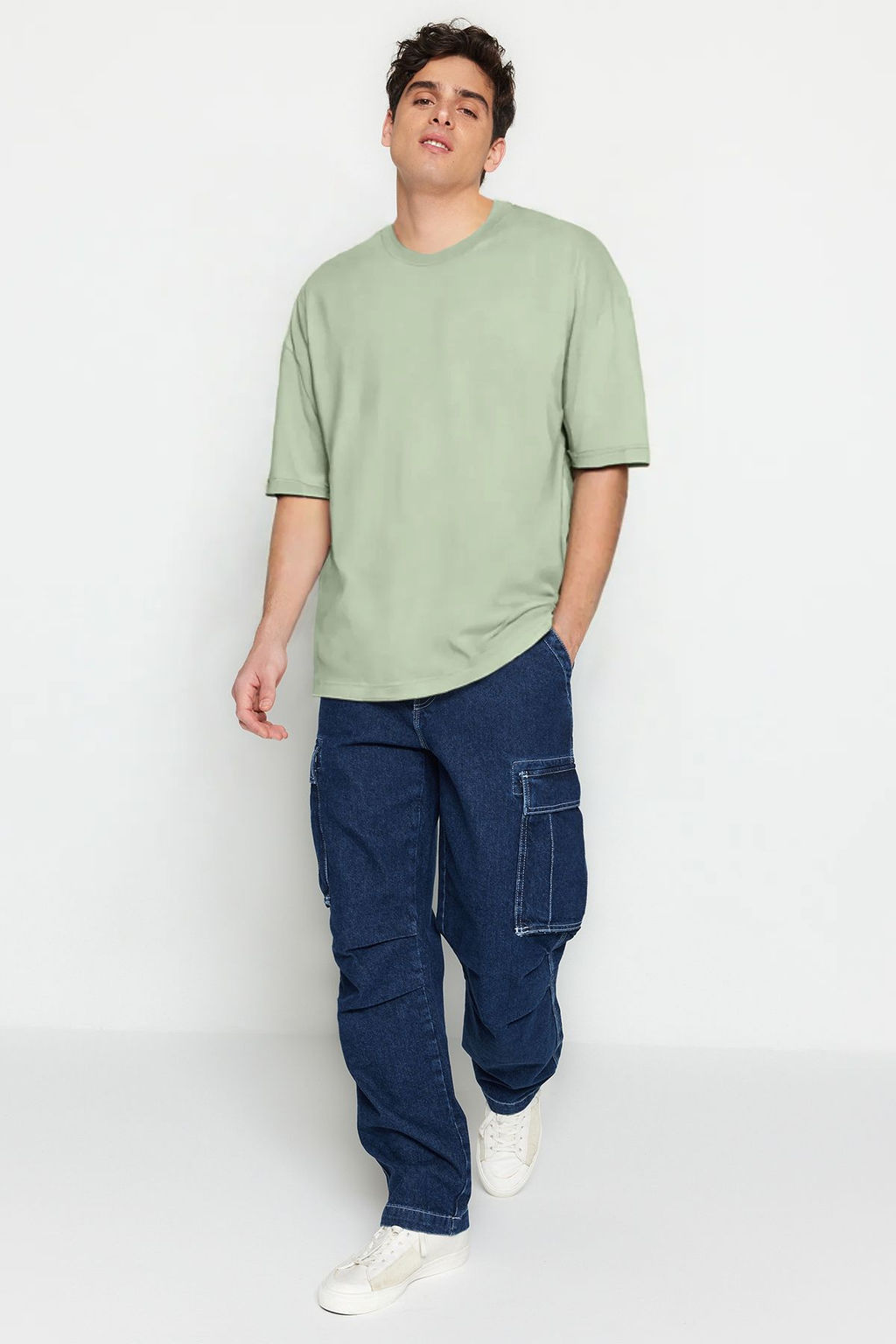 TRENDYOL MAN Siyah Oversize/Genis Kesim Sanatsal S?rt Bask?l? Orme T-Shirt TMNSS23TS00151 - Trendyolmilla фото 2