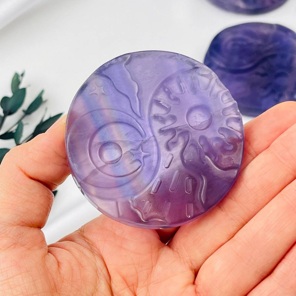 Фигурка резная День-Ночь из Флюорита