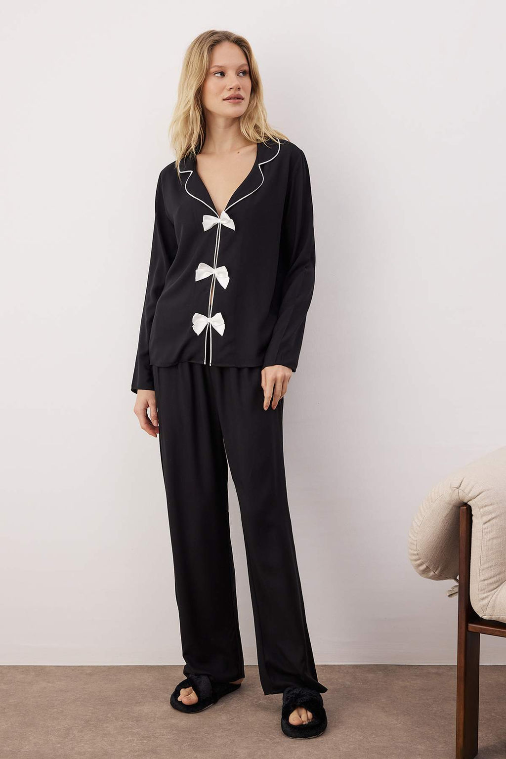 Trendyolmilla Ekru Kurdele/Fiyonk ve Biye Detayl? Viskon Dokuma Pijama Tak?m? THMAW25PT00032  фото 17