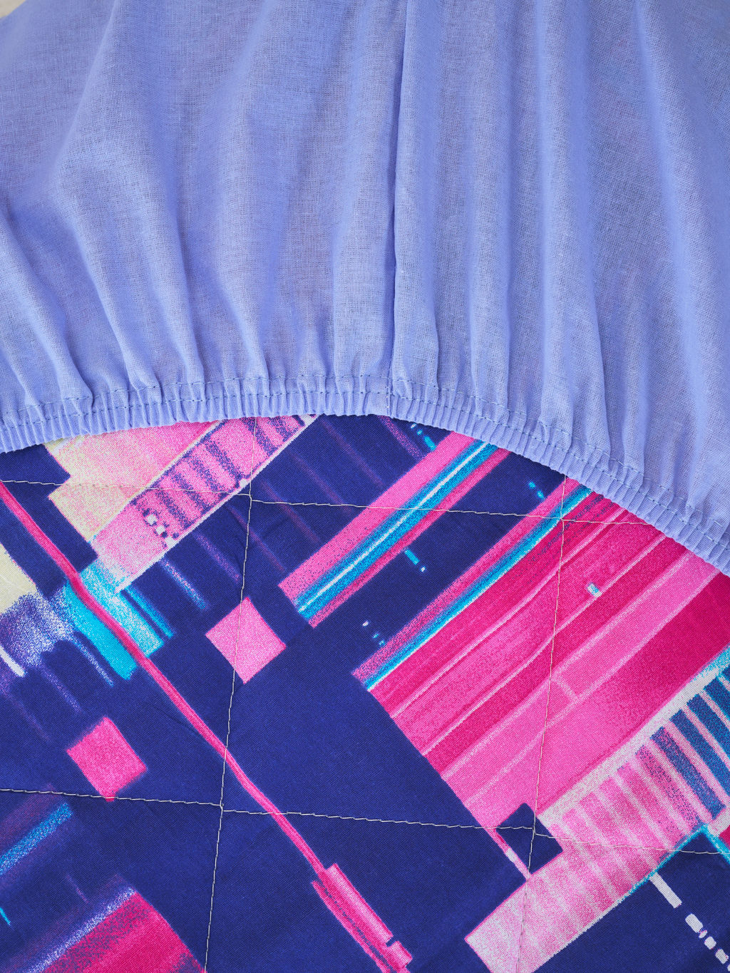 Постельное белье зима-лето из поплина с простыней на резинке - Сити Найт 2 сп.с прост.на резинке 180*200*25 (нав.70х70)