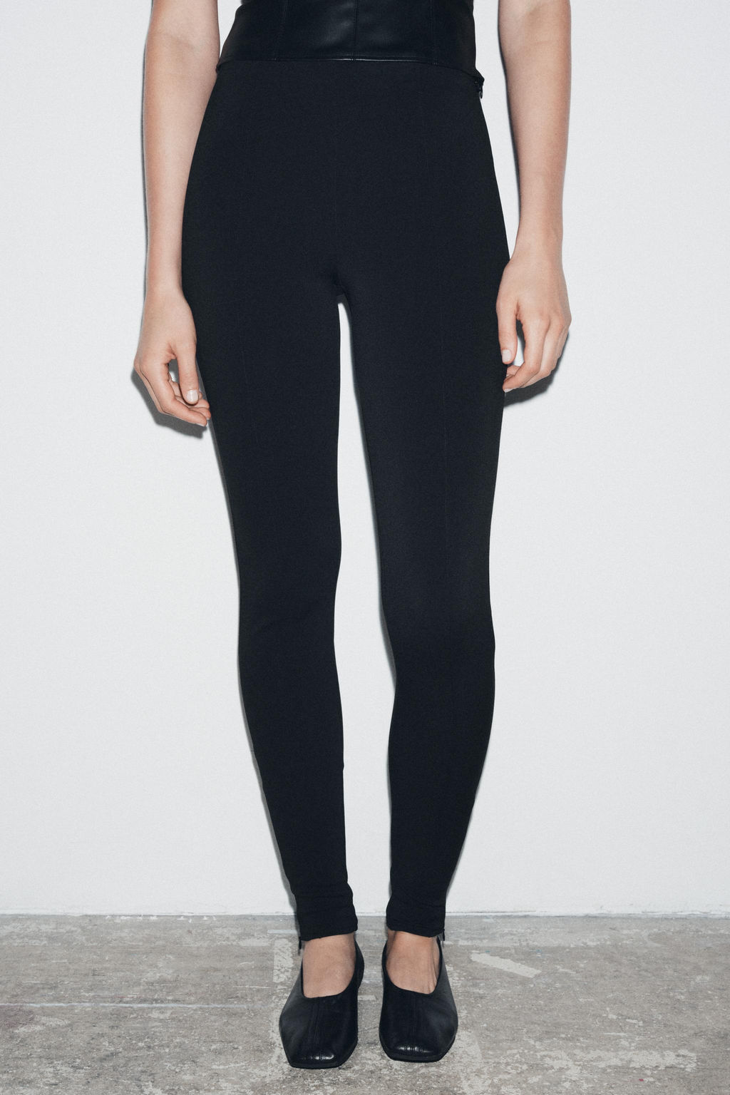 CREPE LEGGINGS WITH ZIPS - Zara фото 2