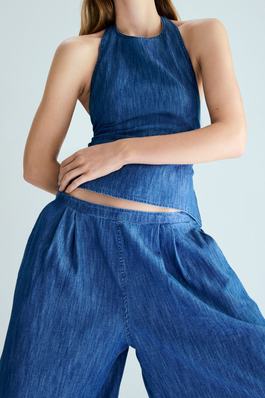 Top denim con escote halter - H&m фото 2