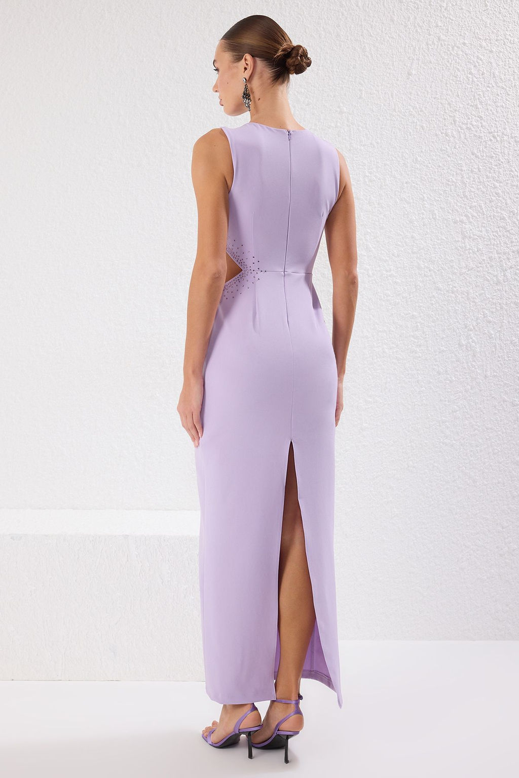 TRENDYOLMILLA Siyah Cut Out/Pencere Detayl? Tas Bask?l? Dokuma Uzun S?k Abiye & Mezuniyet Elbise TPRSS25AE00093  фото 4