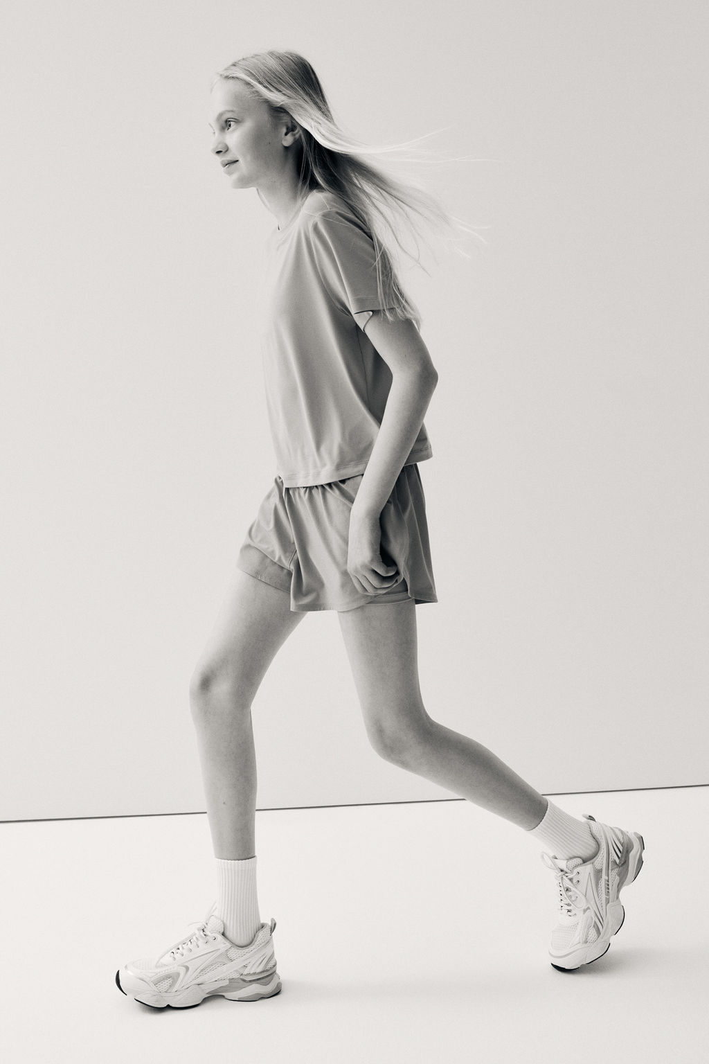 Camiseta de deporte con SoftMove Loose Fit - H&m фото 8