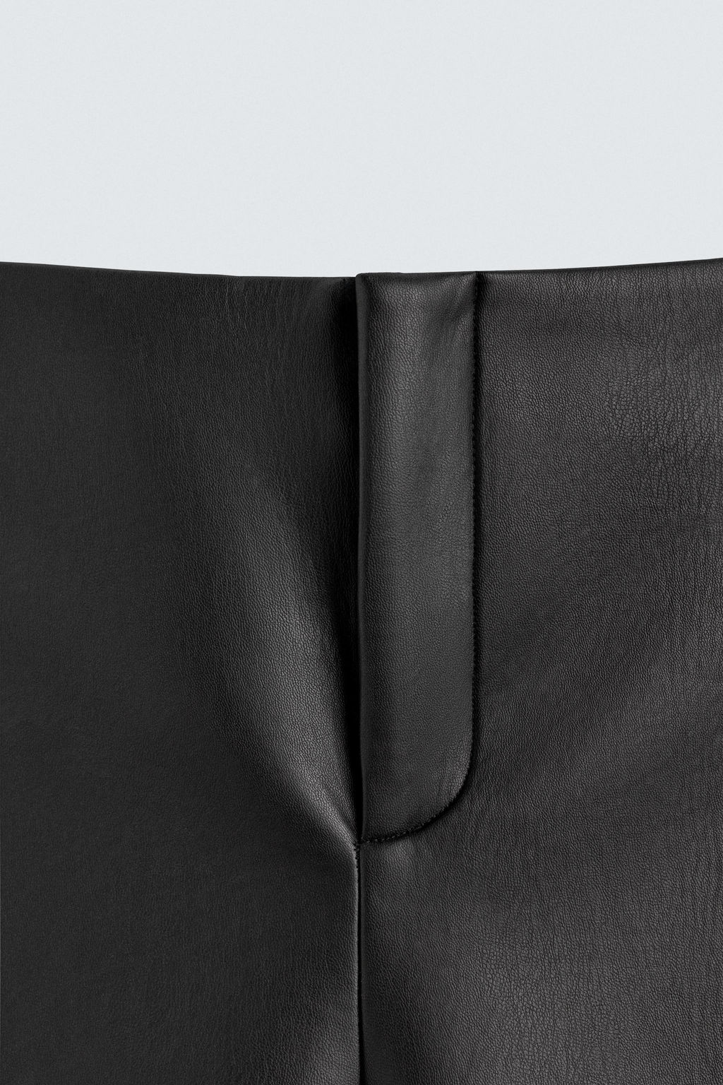 LEATHER EFFECT LONG BERMUDA SHORTS HARRY LAMBERT FOR ZARA X DISNEY фото 4