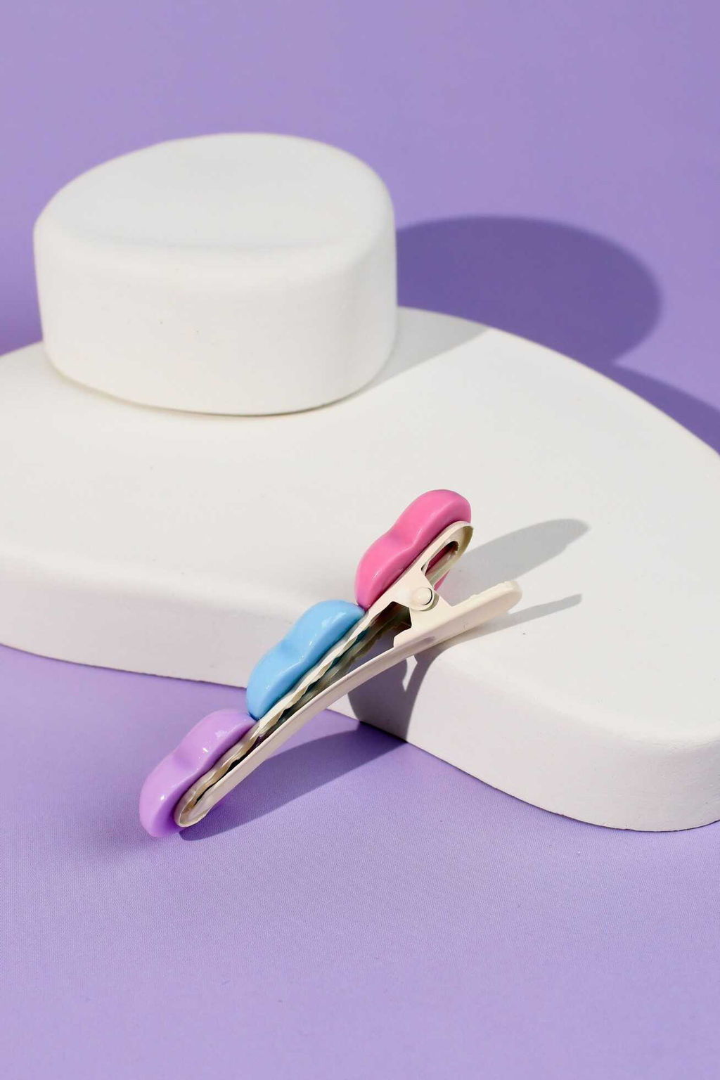 Заколка для волос зажим, арт. 71772 / 10 СЕРДЕЧКИ (в наборе: 1шт., 6,5 см, черный металл, полиэфирная смола, цвет: розовый, фиолетовый, голубой, подложка из мелованного картона + ПЭТ-пакет с европодвесом)