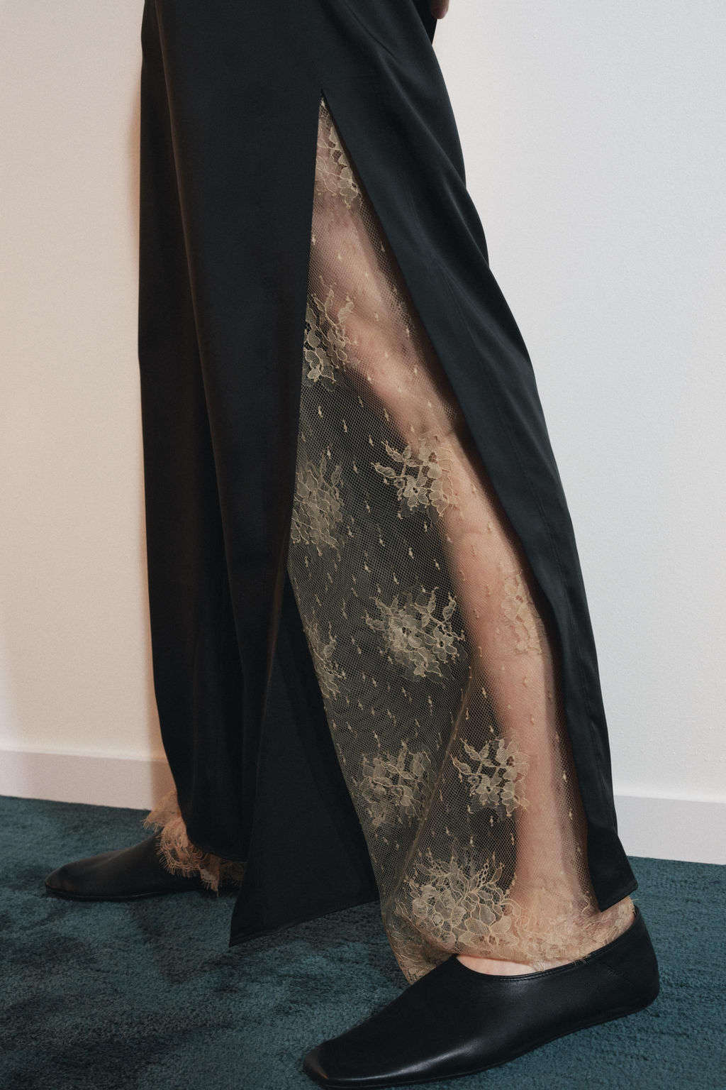 SATIN TROUSERS WITH LACE VENTS - Zara фото 5