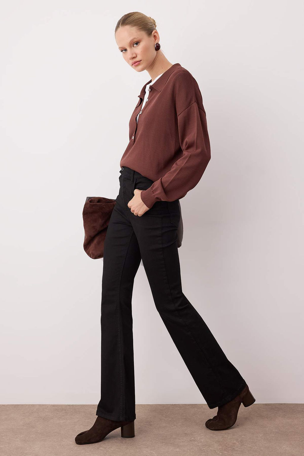 Siyah Yuksek Bel Comfort Dugme Detayl? Flare Jeans TWOAW26JE00240 - Trendyolmilla фото 2