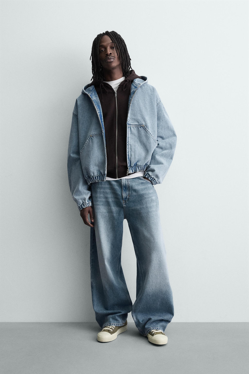 CAZADORA LAVADA CAPUCHA / Azul claro