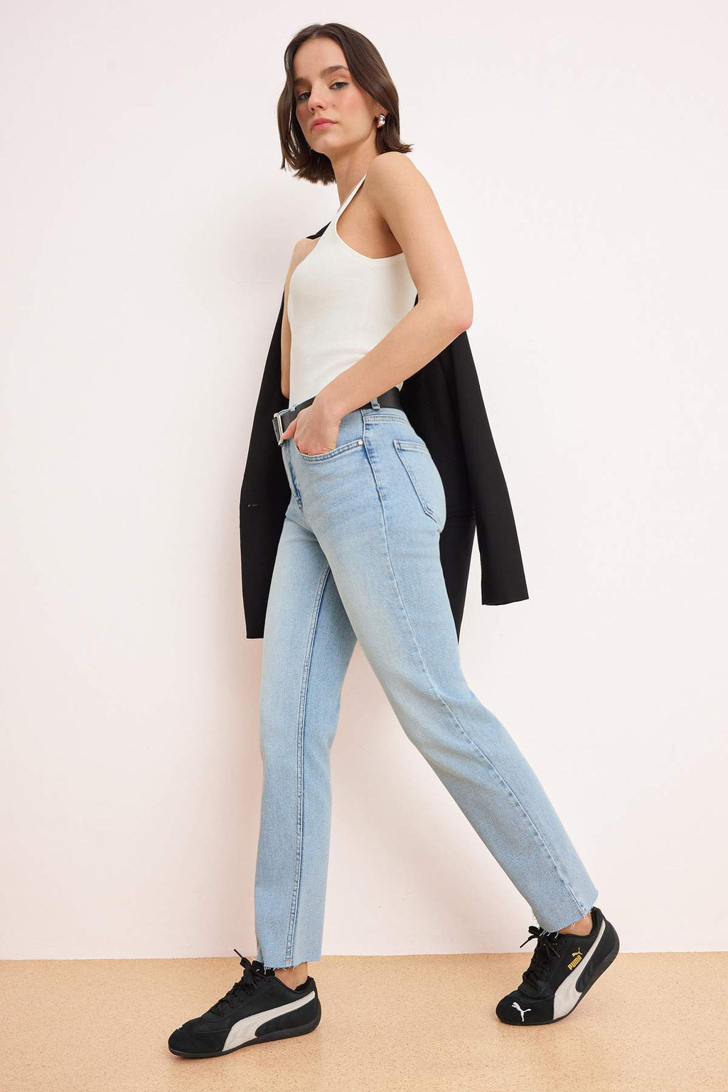 Koyu Mavi Yuksek Bel Comfort Esnek YENI Mom Jeans TWOAW26JE00026 - Trendyolmilla фото 13