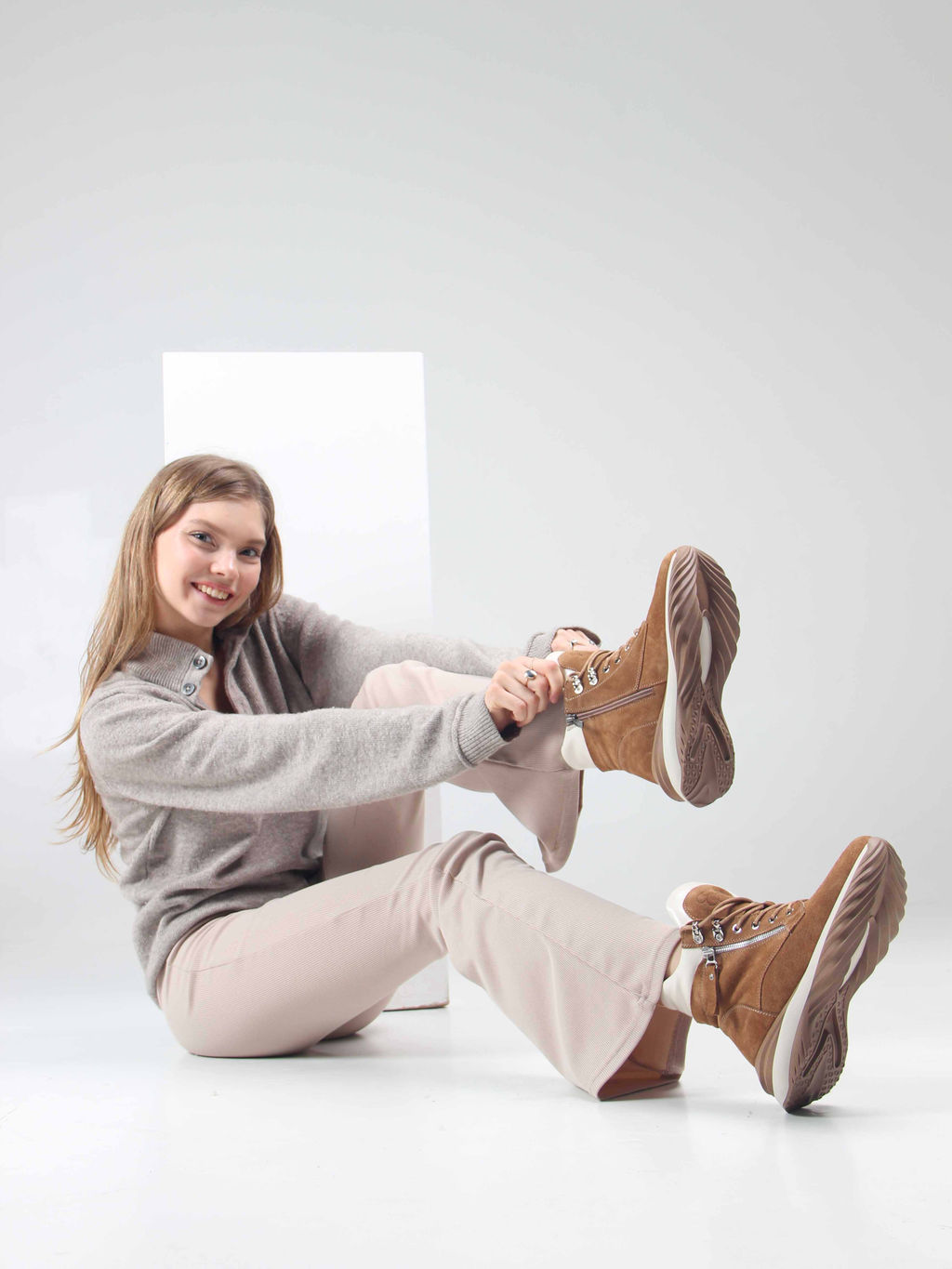 Ботинки 261.uno2br. светло коричневый замша перла/Мех