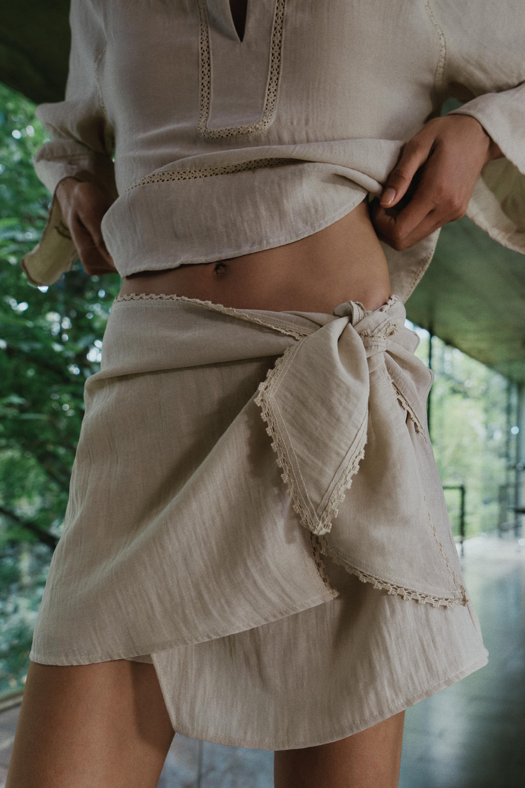 FALDA PANTAL?N NUDO PUNTILLA / Beige claro - Zara фото 3