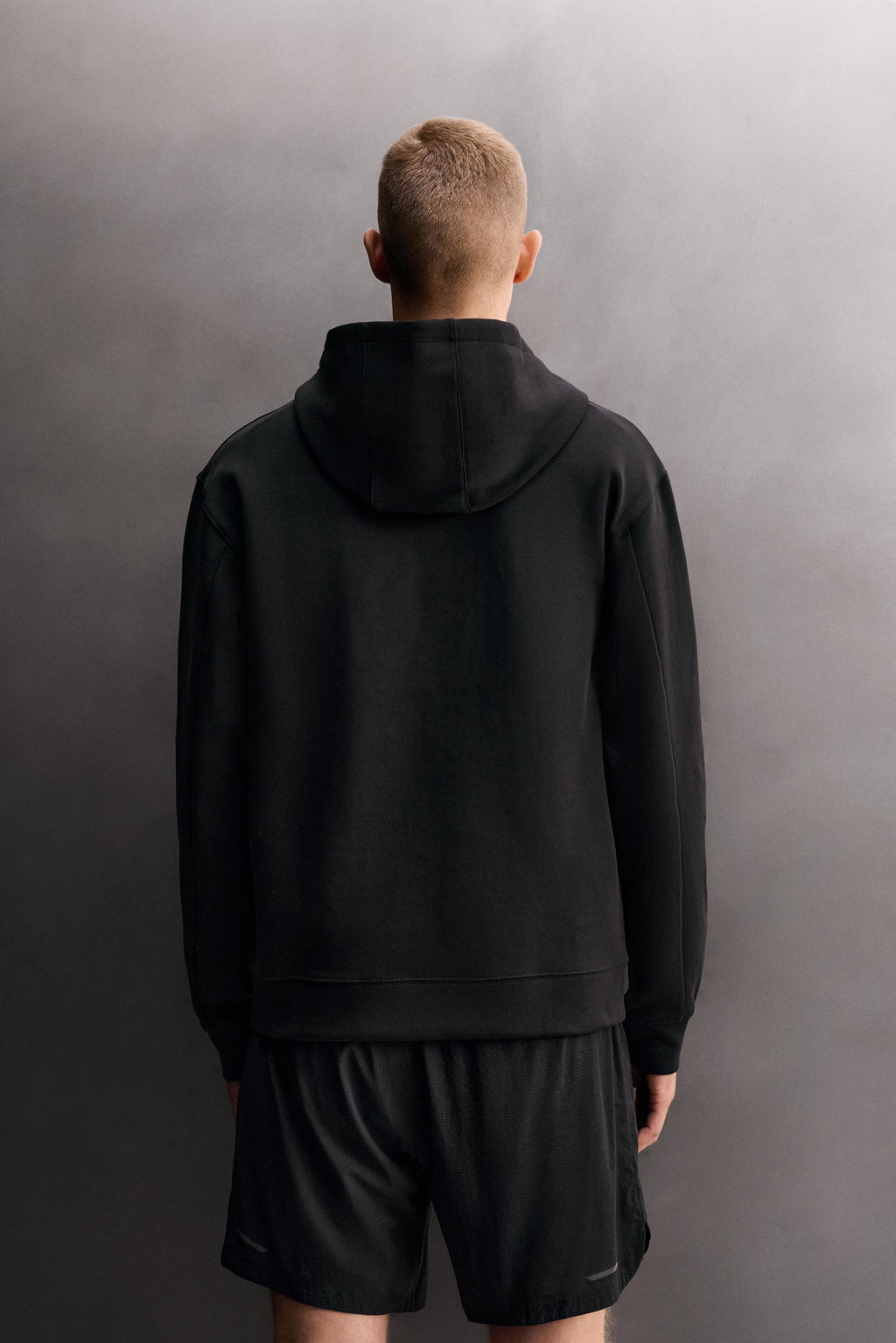 SUDADERA T?CNICA CAPUCHA / Negro - Zara фото 3