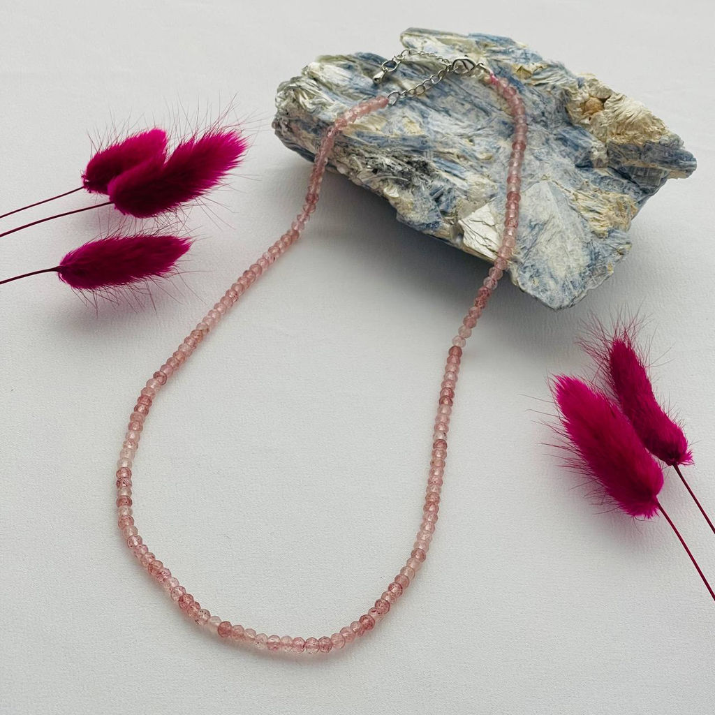 Колье из Клубничного кварца