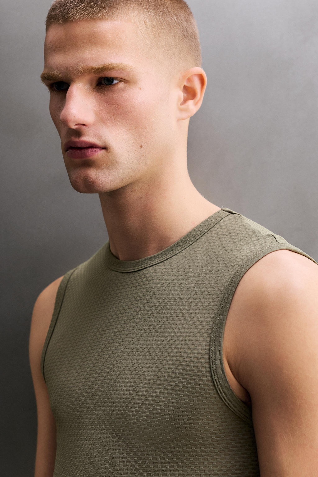 CAMISETA TANK PRIMERA CAPA GRAVEL / Gris topo