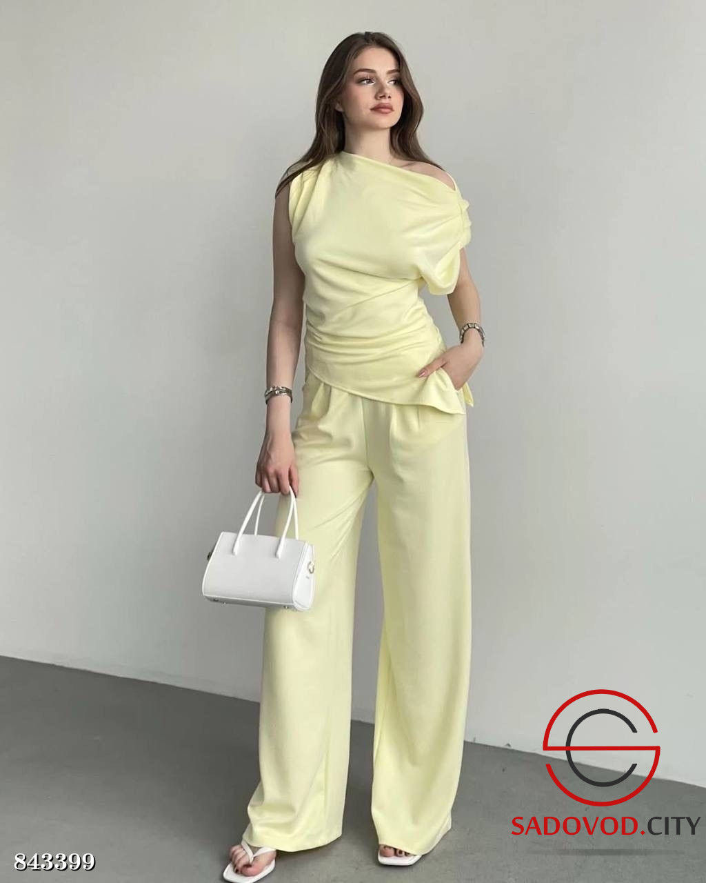 Женский костюм (блузка и штаны)