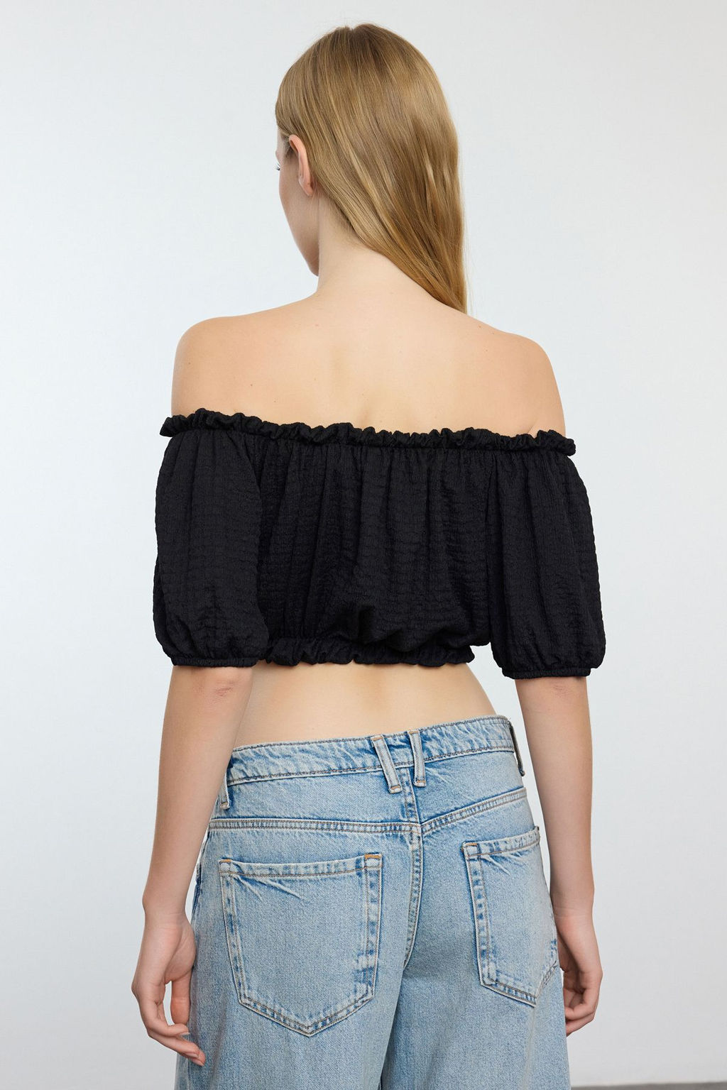 Trendyolmilla Siyah Carmen Yaka Regular/Normal Kal?p Burumcuk Crop Orme Bluz TWOSS22BZ1421