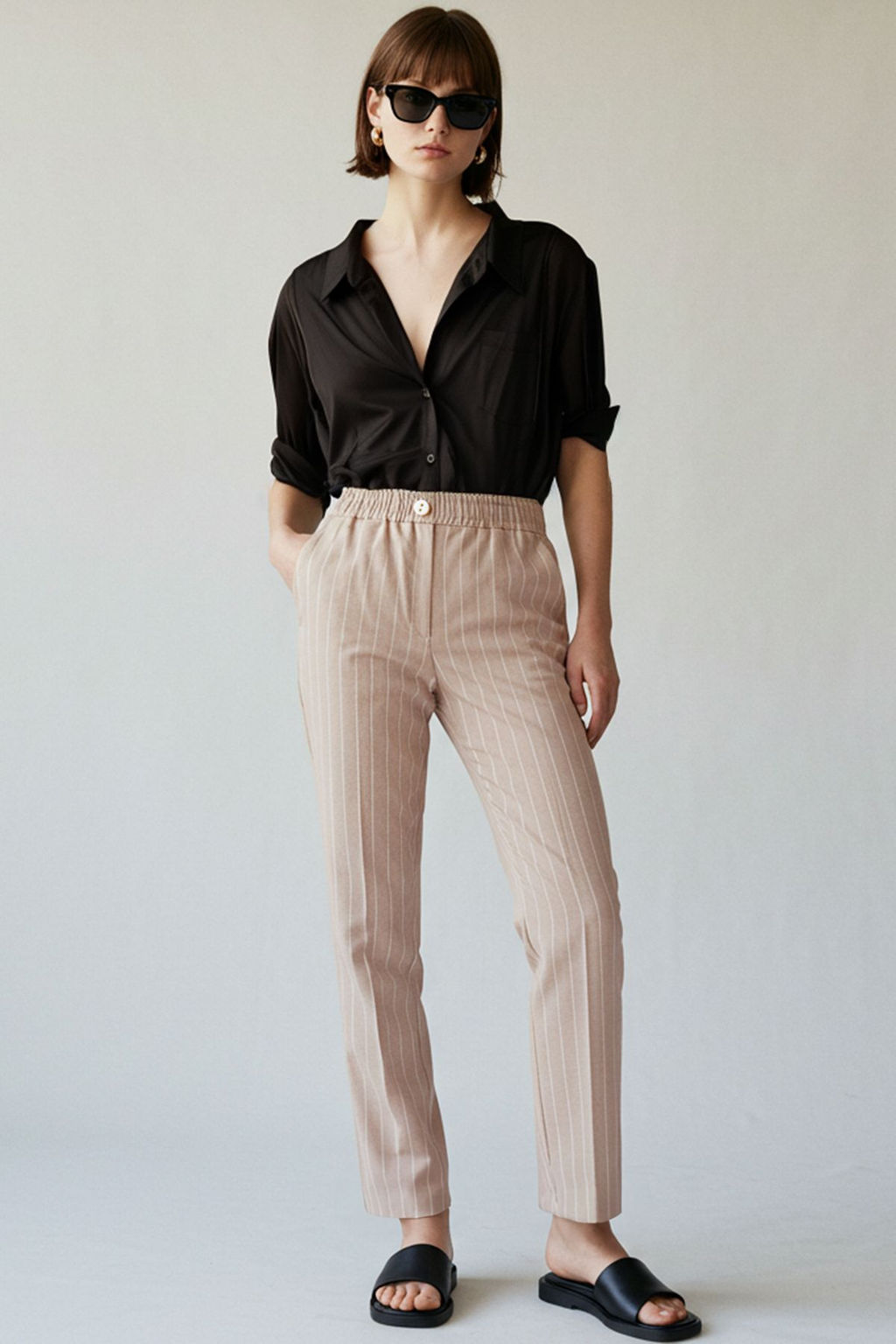 TRENDYOLMILLA Bej Arka Beli Lastikli Cizgili Straight/Duz Kesim Dokuma Pantolon TWOSS25PL00015