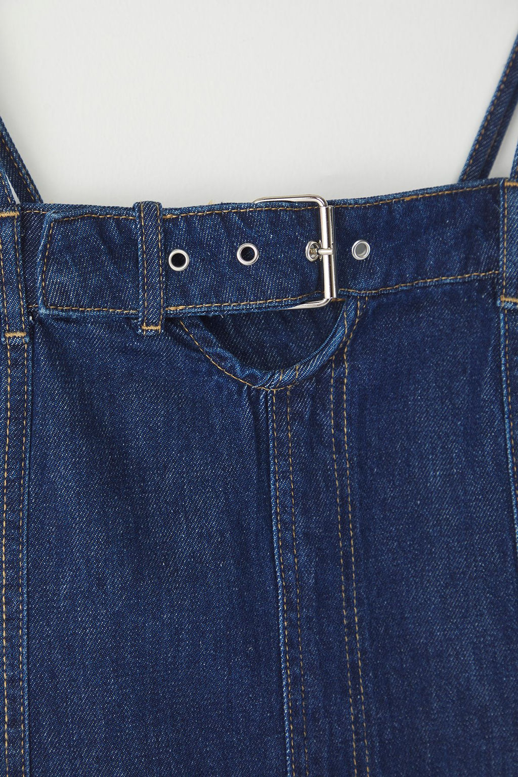 Limited Edition Koyu Mavi Cut-Out Detayl? Metal Tokal? Ince Ask?l? Mini Denim Elbise TWOSS25EL00506 - Trendyolmilla фото 4