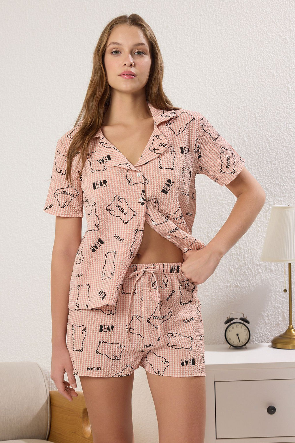 Trendyolmilla Pembe Ay?c?kl? ve Sloganl? Gofre Sortlu Dokuma Pijama Tak?m? THMSS25PT00391  фото 2