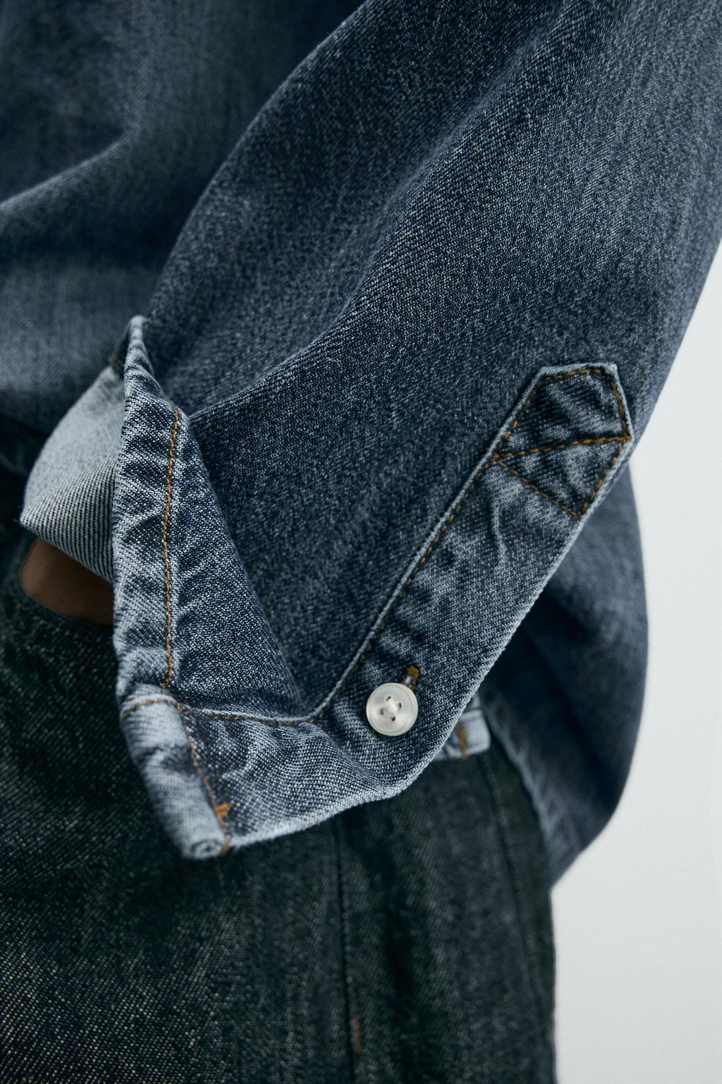 WASHED DENIM OVERSHIRT - Zara фото 5