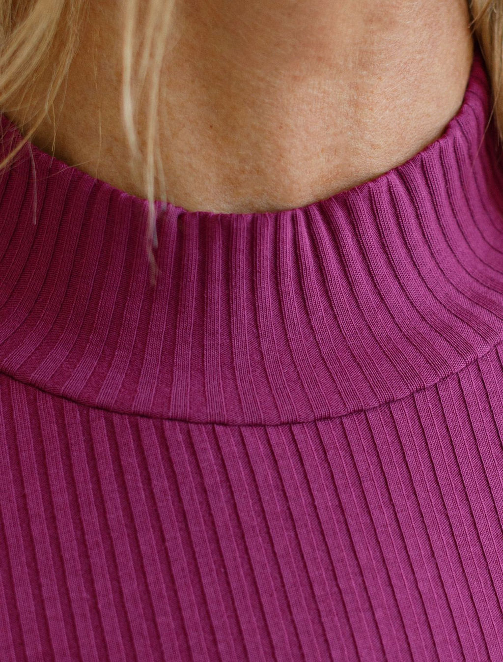 D49.104 Футболка женская пурпурный