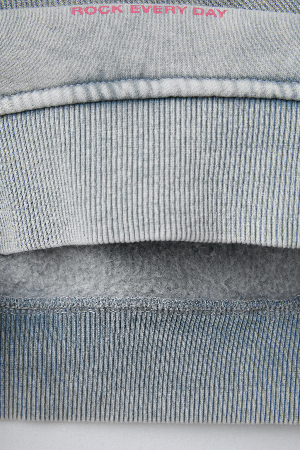 FADED-EFFECT SWEATSHIRT WITH SHINY STAR - Zara фото 4