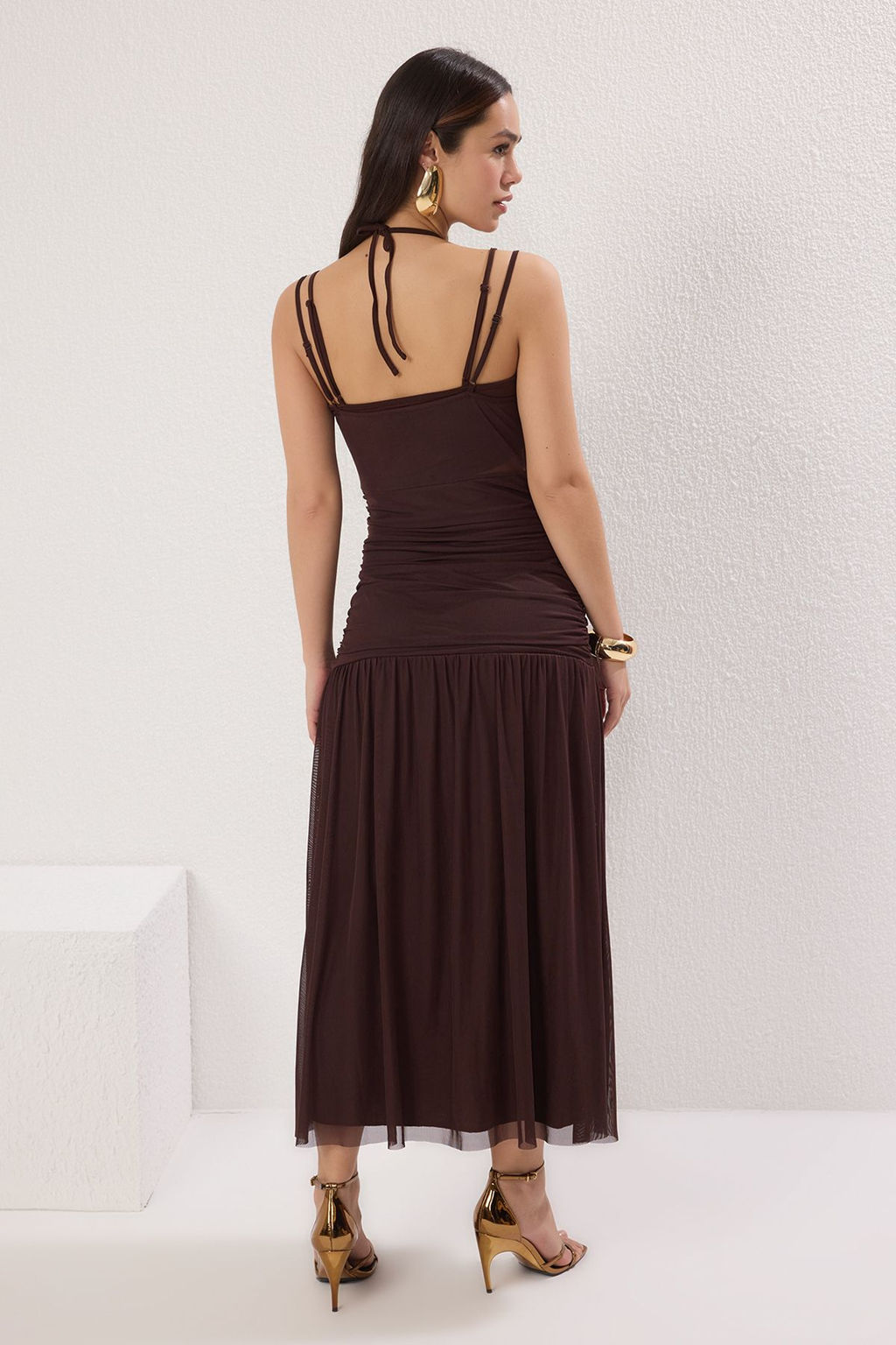 TRENDYOLMILLA Kahverengi Cut Out/Pencere Detayl? Buzgulu Astarl? Tul Orme Midi S?k Elbise TPRSS25EL00246 фото 5