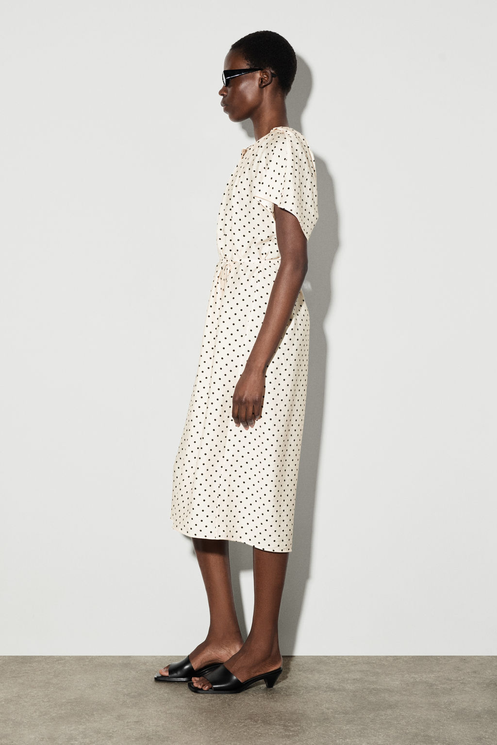 VESTIDO MIDI PLISADO CON CINTUR?N - H&m фото 4