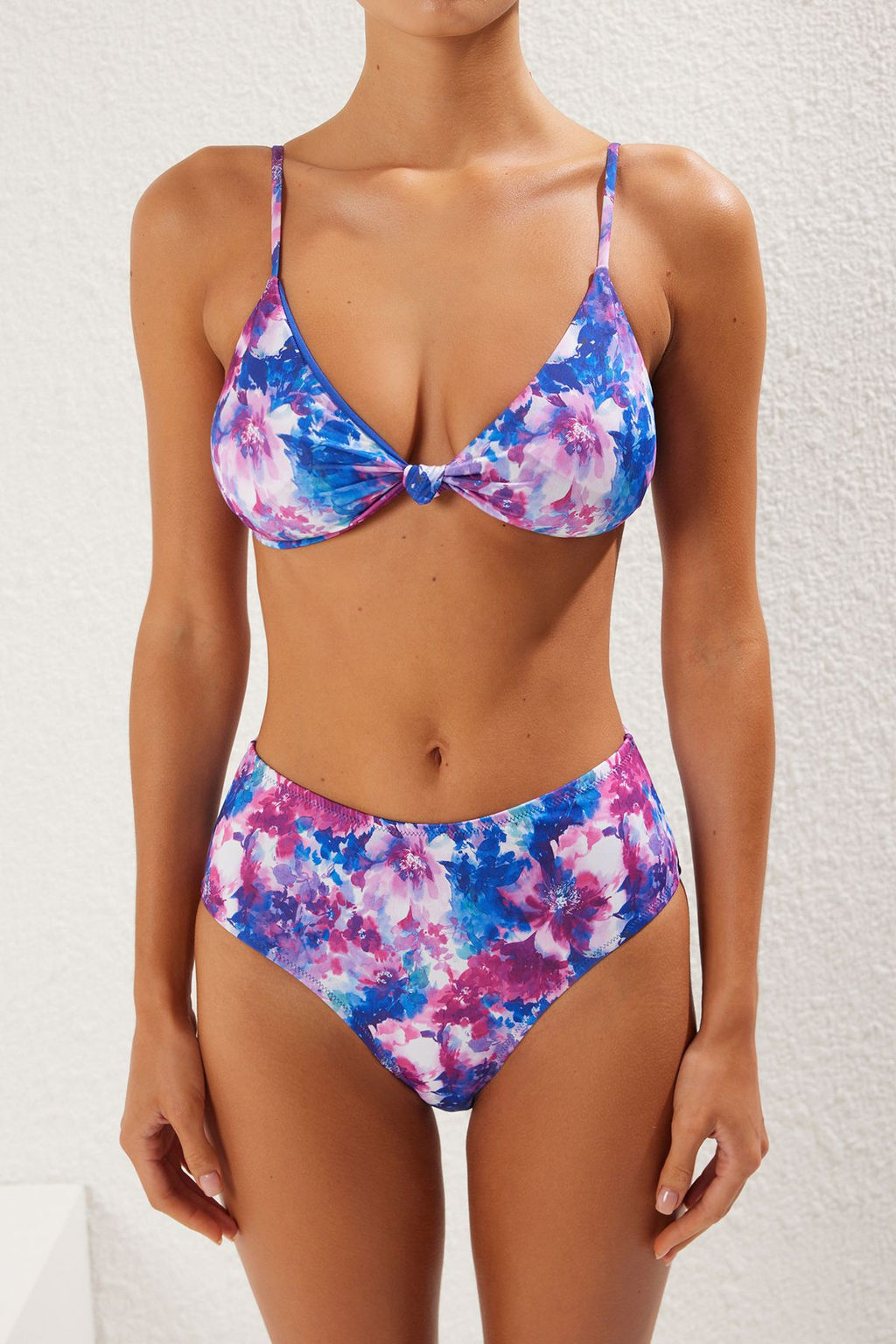 TRENDYOLMILLA Siyah Ucgen Yuksek Bel Regular Bikini Tak?m? TBESS25BT00104  фото 4