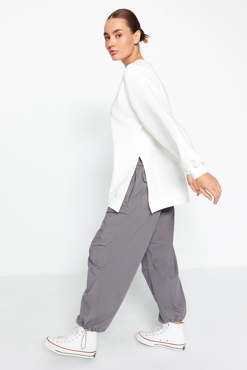 Ekru Oversize/Genis Kal?p Y?rtmac Detayl? Kal?n Ici Polarl? Orme Sweatshirt TWOAW23SW00195