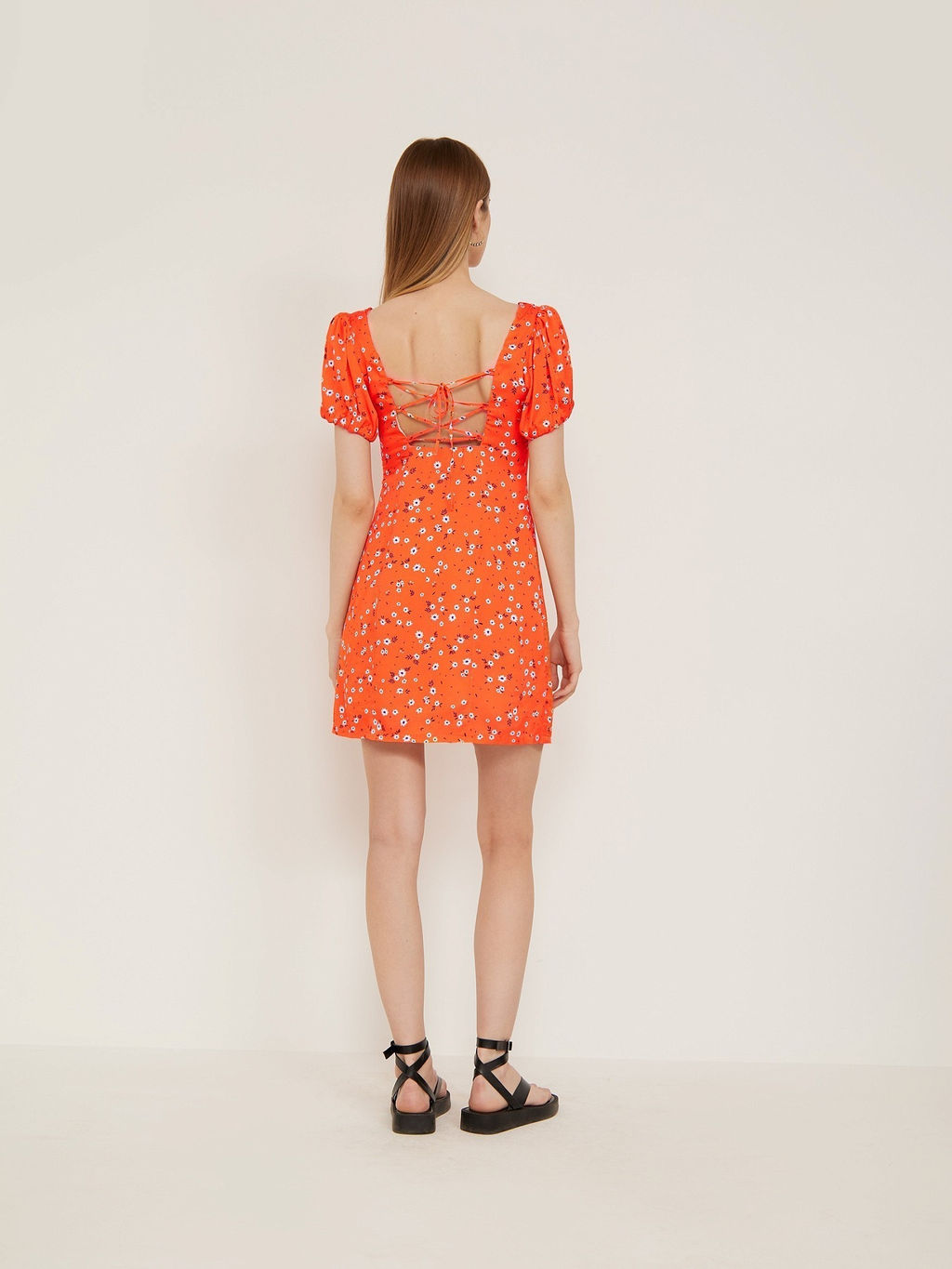 Платье Emka PL1295 приталенное из вискозы оранжевое фото 5
