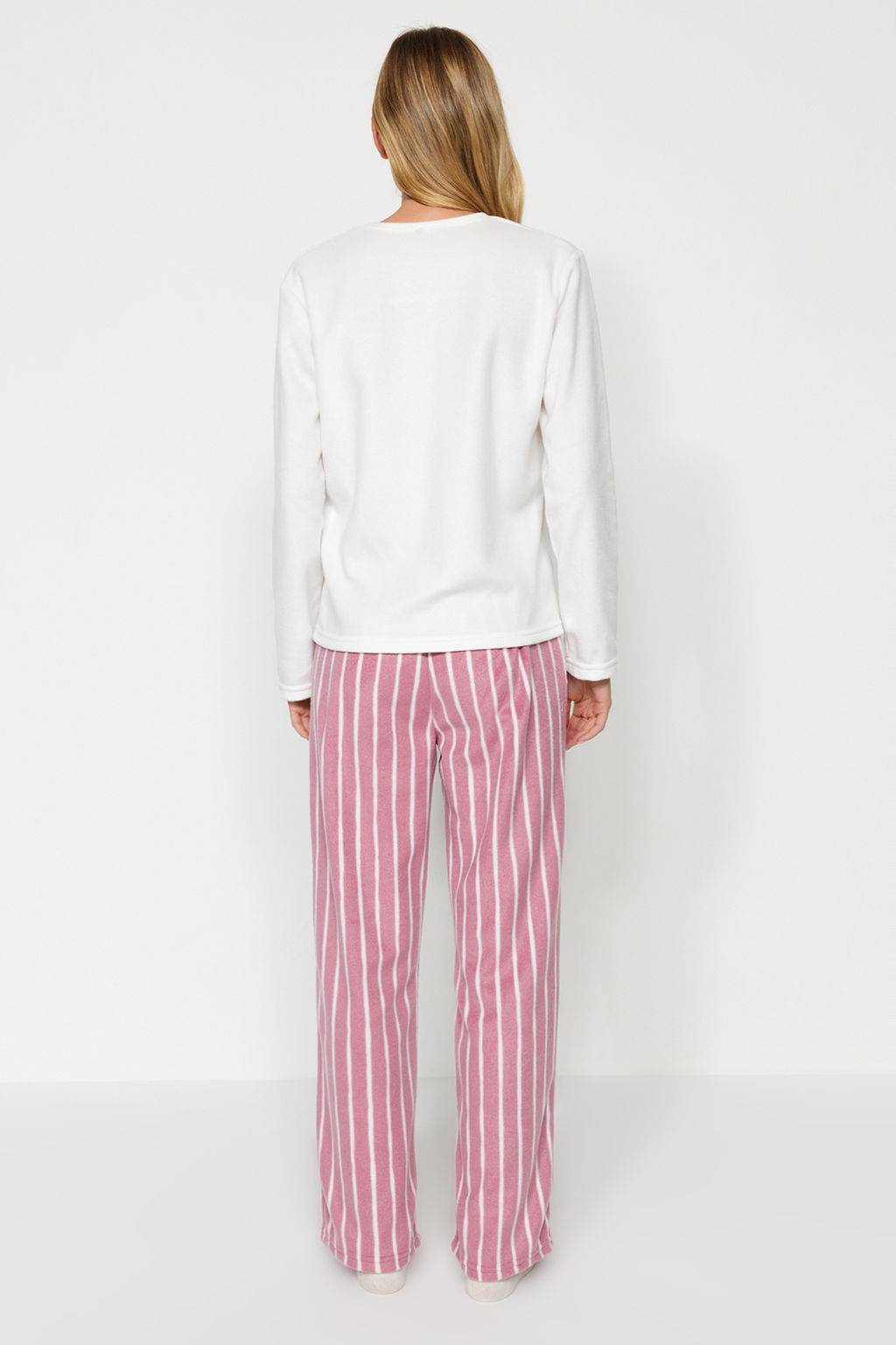 Trendyolmilla Beyaz Cizgili Polar K?sl?k Orme Pijama Tak?m? THMAW24PT00031 фото 6