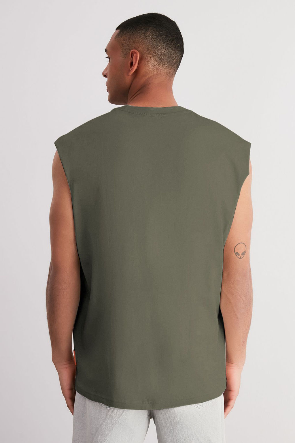 Gri Oversize/Genis Kesim Kabar?k Yaz? Bask?l? Etiketli S?f?r Kol T-Shirt/Atlet TMNSS24AL00005