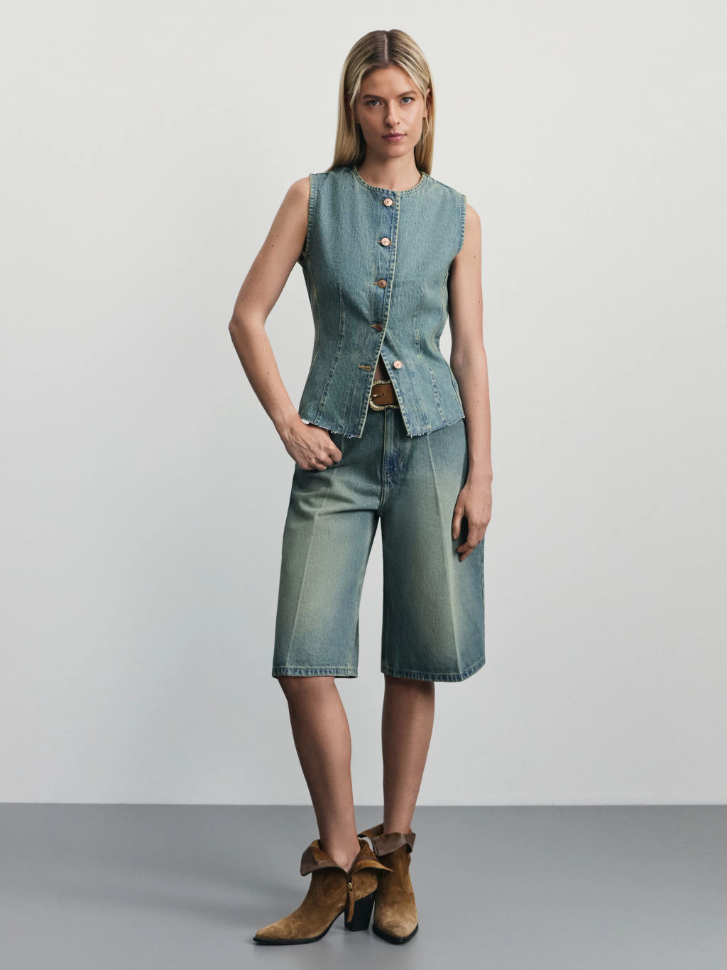 Джинсовый жилет на пуговицах / Zarina  фото 2