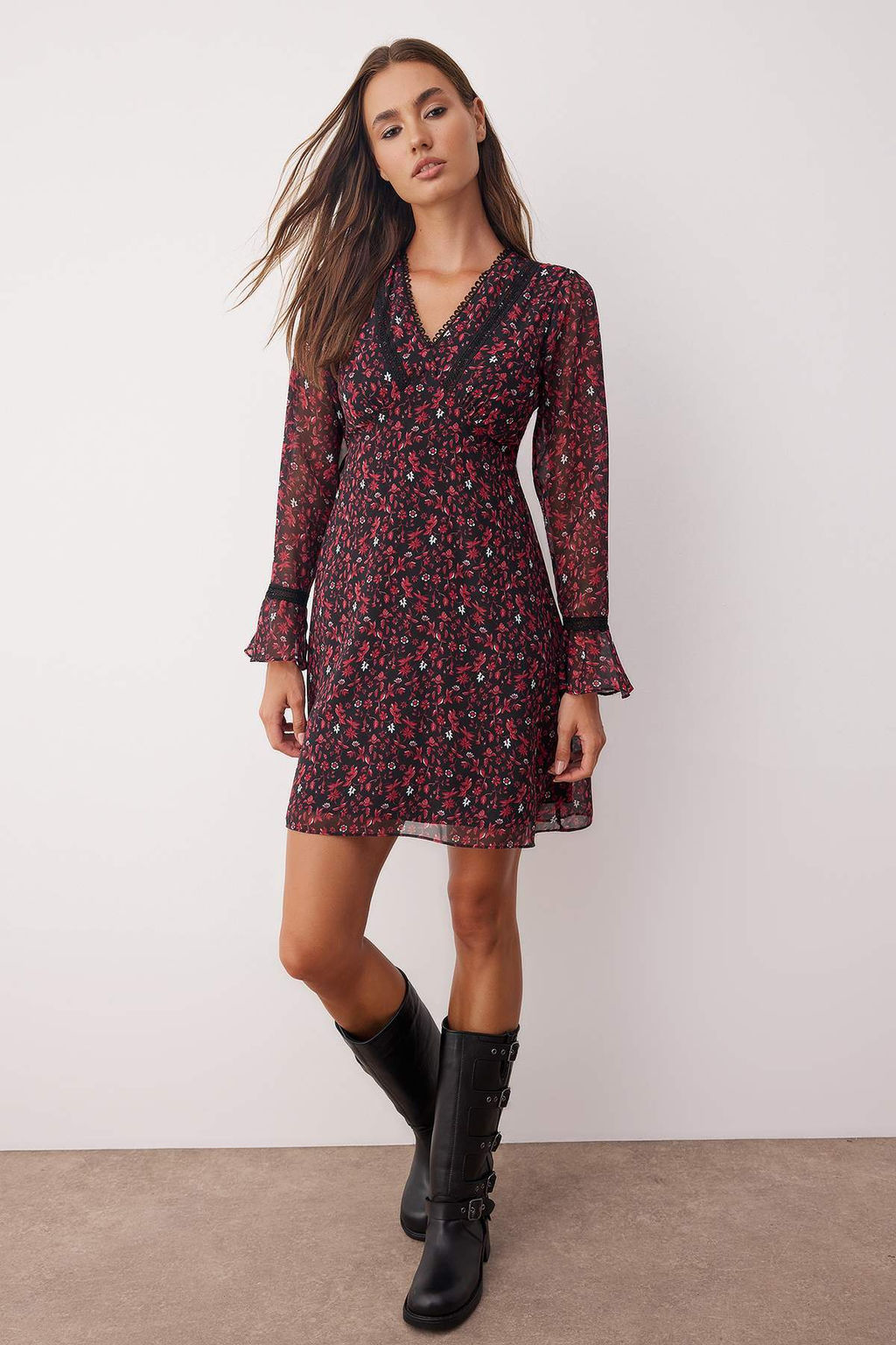 Bordo Cicekli Aksesuar Detayl? K?sa / Mini Astarl? Sifon Dokuma Elbise TWOAW26EL00084