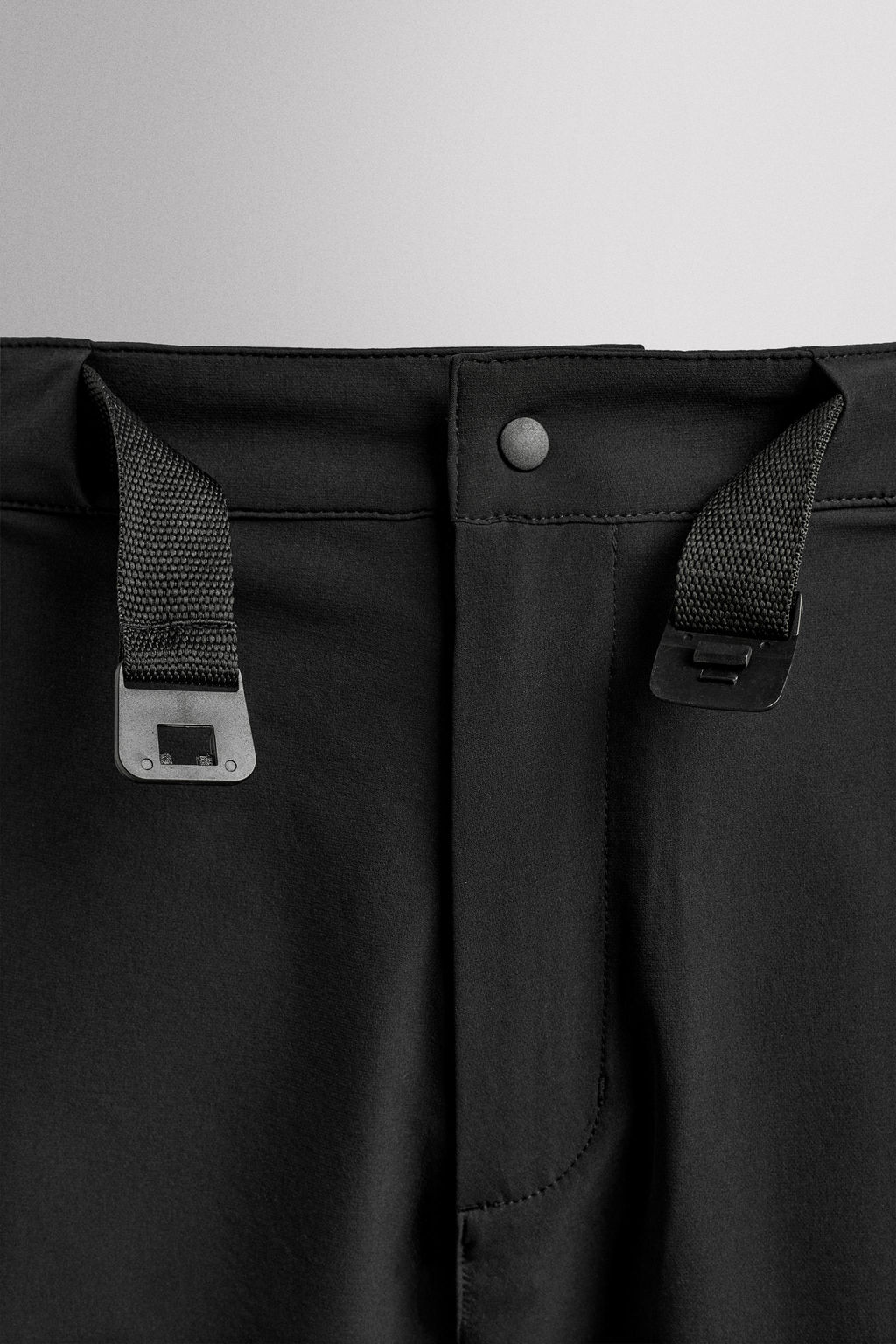 BERMUDA T?CNICA CARGO / Negro - Zara фото 10