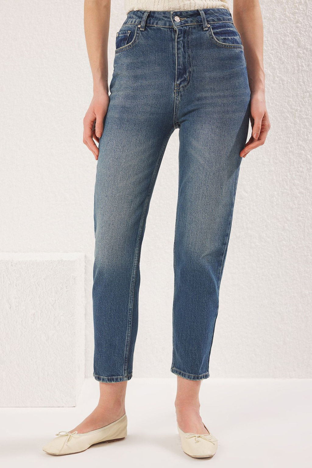 Mavi Yuksek Bel Mom Comfort Jeans TWOSS25JE00093 - Trendyolmilla фото 4