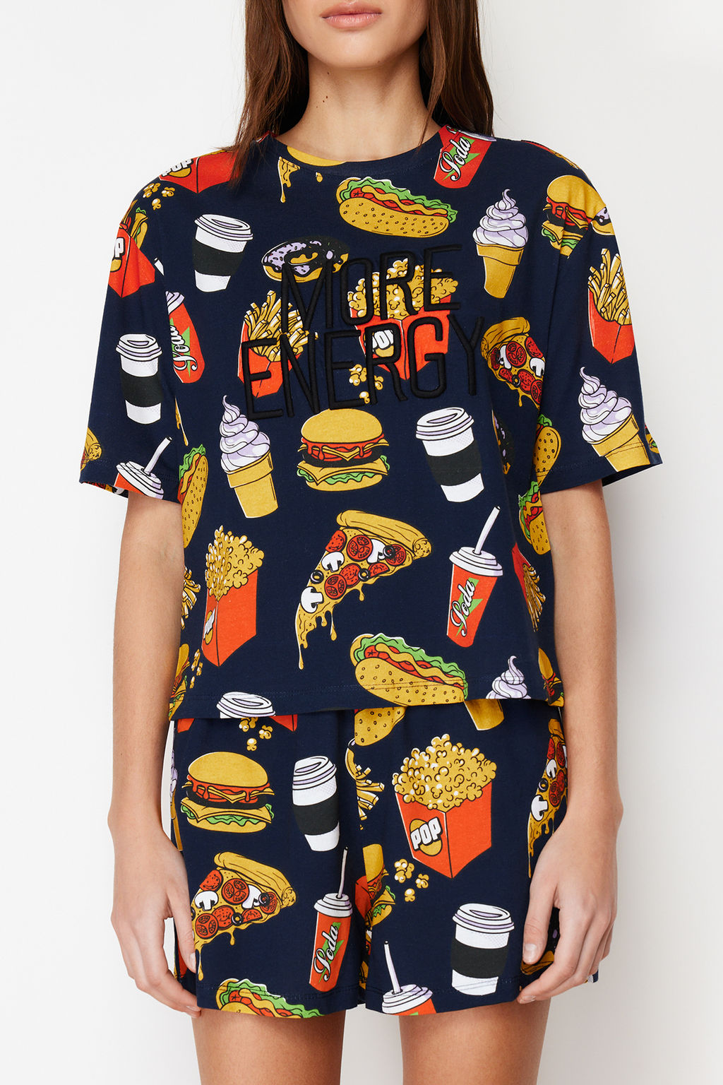 Trendyolmilla Lacivert-Cok Renkli Slogan Nak?sl? Sortlu Orme Pijama Tak?m? THMSS24PT00104